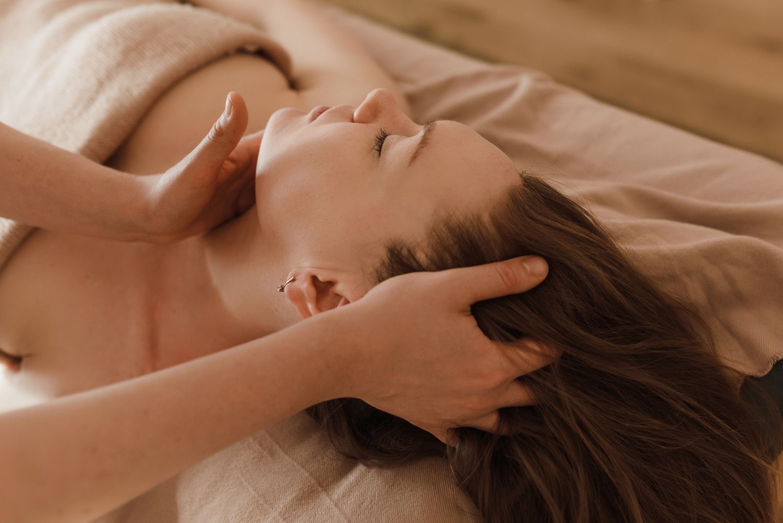 Symbolbild: entspannte Gesichtsmassage